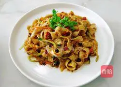 Illustration of how to make hot and sour cold noodles 15