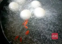 Sesame Illustration of how to make pine nut glutinous rice balls 15