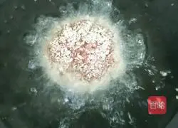 Illustration of how to make lettuce and beef patties 5