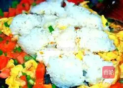 Illustration of how to make tomato and egg fried rice 6