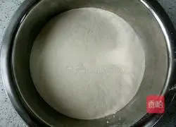 Illustration of how to make fermented bean and meat pancakes 1