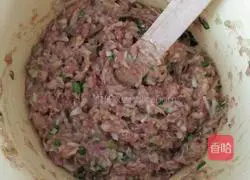 Illustration of how to make celery meat buns 1