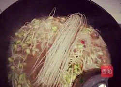 Soybean sprouts Illustration of how to make braised pork vermicelli 4