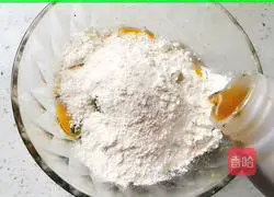 Illustration of how to make river clam egg pancake 5