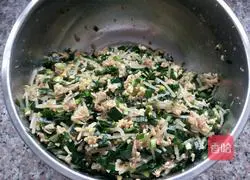 Illustration of how to make steamed stuffed buns stuffed with chives and pork stuffing 8