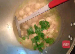 Illustration of how to make pork and shrimp dumplings 11