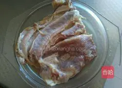 Illustration of how to make Lianghe noodles and donkey meat stuffed buns 5