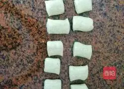 Illustration of how to make mung bean round steamed buns 8