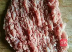 Illustration of how to make mushroom and shrimp wontons 1