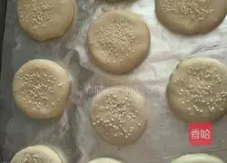 Illustration of how to make prunes and sesame cakes with dried meat floss 14