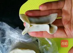 Illustration of how to make leek dumplings 7