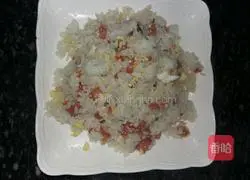 Illustration of how to make sausage and egg fried rice 5