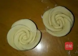 Milk White Illustration of how to make rose steamed buns 4