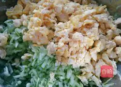 Illustration of how to make cucumber and egg vegetarian dumplings 11