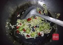 Illustration of how to make cabbage and egg fried rice 5