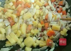 Illustration of how to make chicken and potato stuffed rice 3