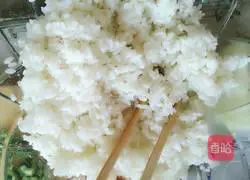 Illustration of how to make egg fried rice 2