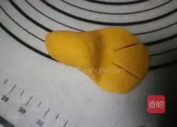 Illustration of how to make goldfish steamed buns 10