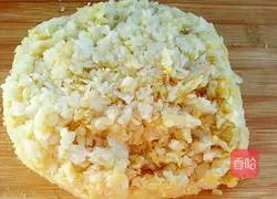 Illustration of how to make pickled cabbage stuffed dumplings 7