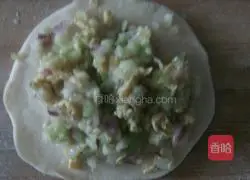 Baozi...Illustration of how to make egg, zucchini and onion stuffing 8