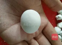 Illustration of making glutinous rice balls with red bean filling 4