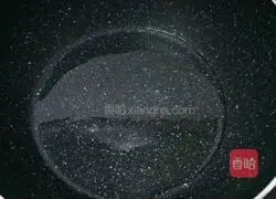 Illustration of how to make shepherd's purse egg pancake 10