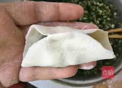 Illustration of how to make pork and leek dumplings 11