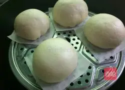 Illustration of how to make leek and pork buns 12