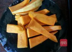 Illustration of how to make pumpkin steamed buns 1