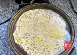 Illustration of making glutinous rice egg pancake 8