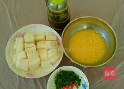 Illustration of how to make golden fried steamed buns 1