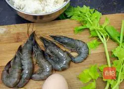 Illustration of how to make golden fried rice with celery and shrimp 1