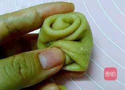 Rose Flower Cake Recipe Illustration 15