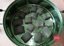 Illustration of how to make black rice noodles steamed buns 9