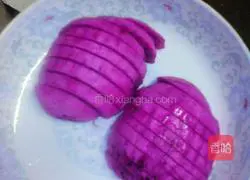Illustration of how to make dragon fruit fried rice 1