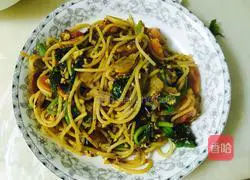 Illustration of how to make sausage fried noodles 5