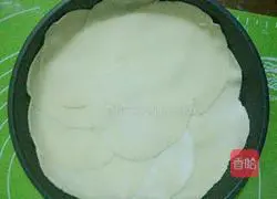 Illustration of making dumpling wrapper pizza 2