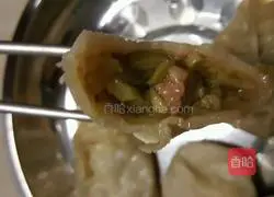 Illustration of how to make hot noodle kidney bean and pork buns 12