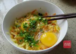 Illustration of how to make pan-fried potato and three vegetable pancakes 4