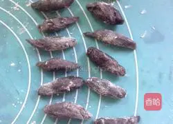 Illustration of how to make spring rolls with wonton wrappers 2