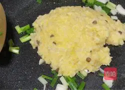 Illustration of how to make egg fried rice 6