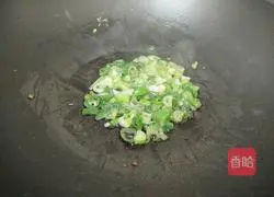 Illustration of how to make scallion egg pancake 4