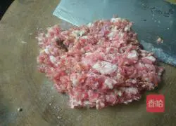 Illustration of how to make dumpling skin pot stickers 1