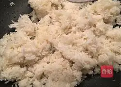 Illustration of how to make scallop protein fried rice 6