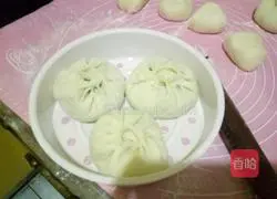 Illustration of how to make leek and egg buns 11