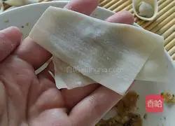 Illustration of how to wrap flower wontons 2