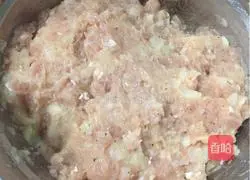 Illustration of how to make pan-fried potato and pork pie 6