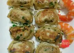 green Illustration of how to make fried wontons 11