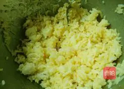 Illustration of how to make fried rice with green onions and eggs 8