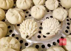 Illustration of how to make hedgehog milk-flavored steamed buns 7